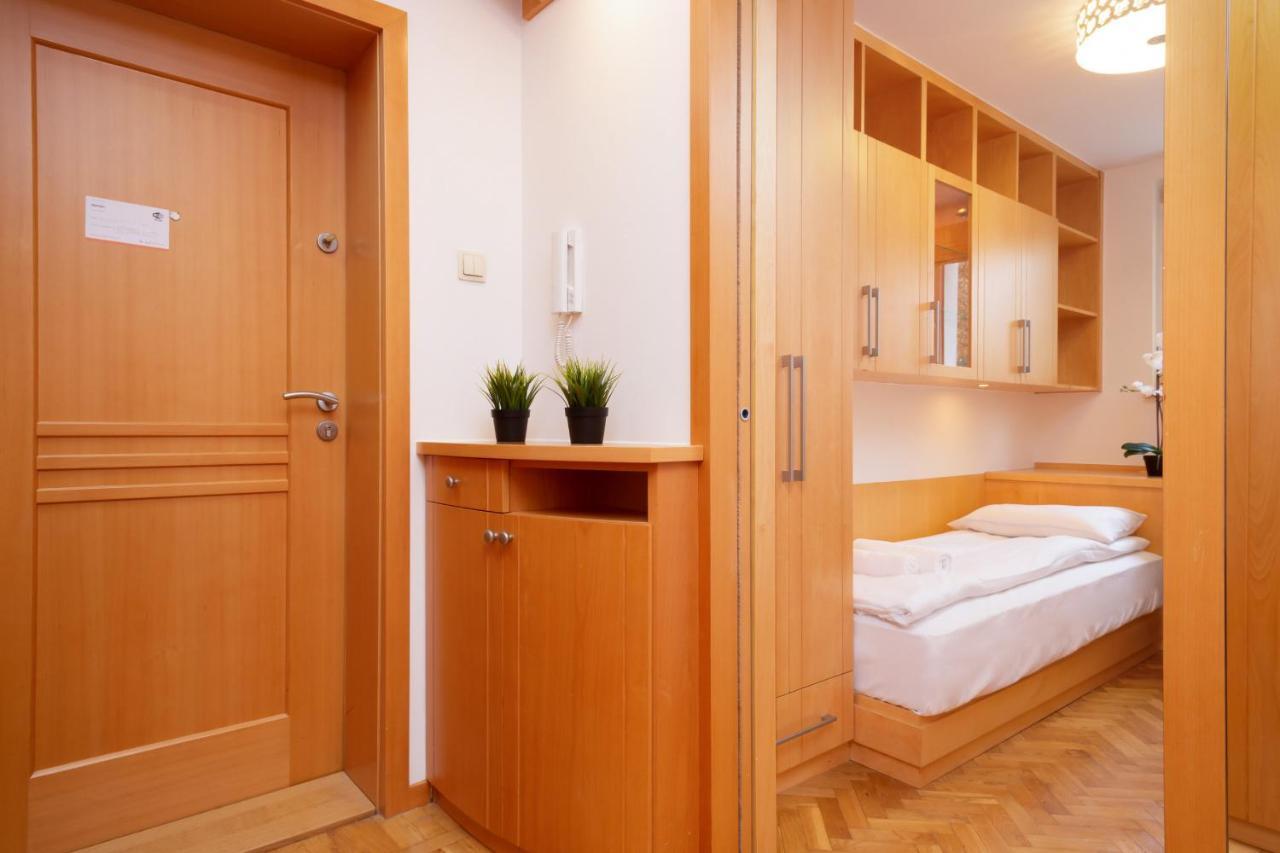 Two-Bedroom Family Apartment Esperanto Next To Klif By Noclegi Renters Warsaw Ngoại thất bức ảnh