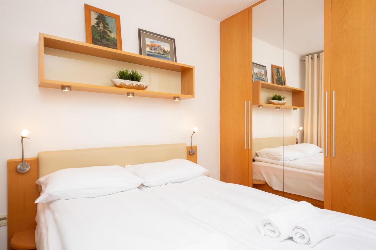 Two-Bedroom Family Apartment Esperanto Next To Klif By Noclegi Renters Warsaw Ngoại thất bức ảnh