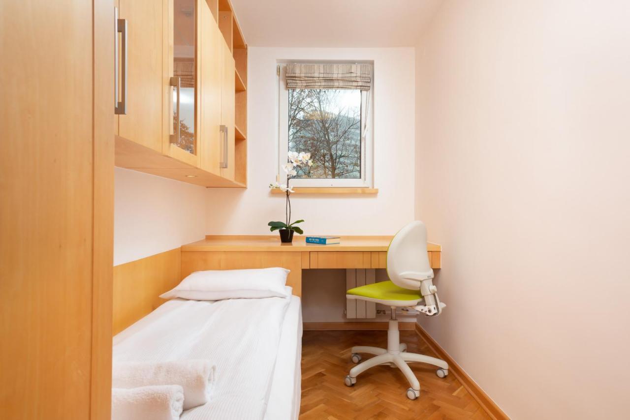 Two-Bedroom Family Apartment Esperanto Next To Klif By Noclegi Renters Warsaw Ngoại thất bức ảnh