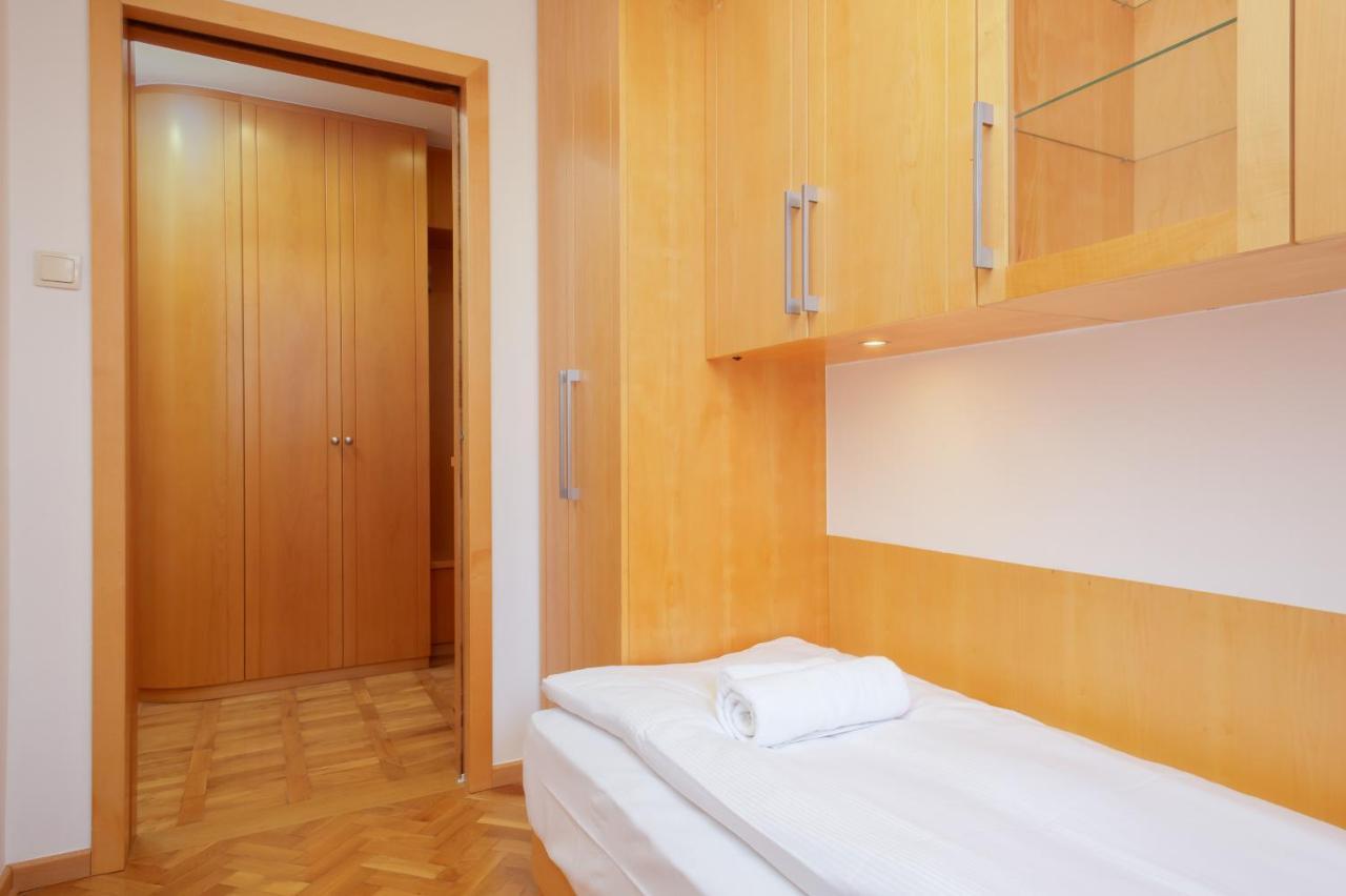 Two-Bedroom Family Apartment Esperanto Next To Klif By Noclegi Renters Warsaw Ngoại thất bức ảnh